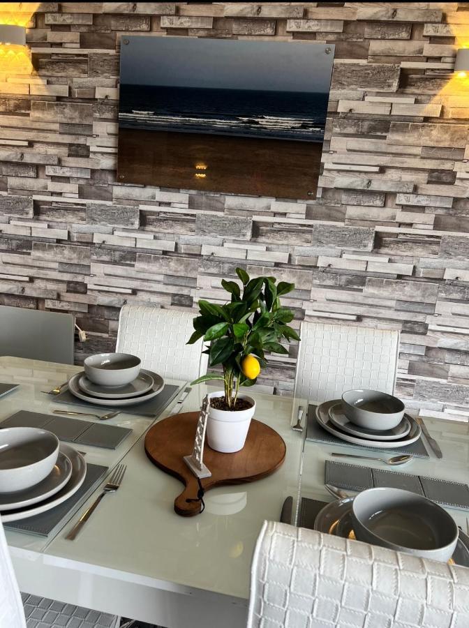 Sea View Lavish Apartment Sky Tv Whirlpool Bath Huge Balcony Newly Refurbished Bridlington Kültér fotó